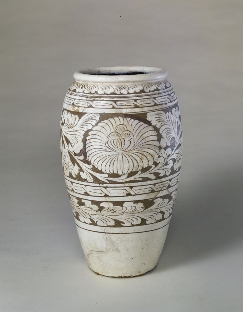 图片[1]-Dangyangyu Kiln White Glazed Flower Removing and Twinkling Chrysanthemum Pattern Tank-China Archive